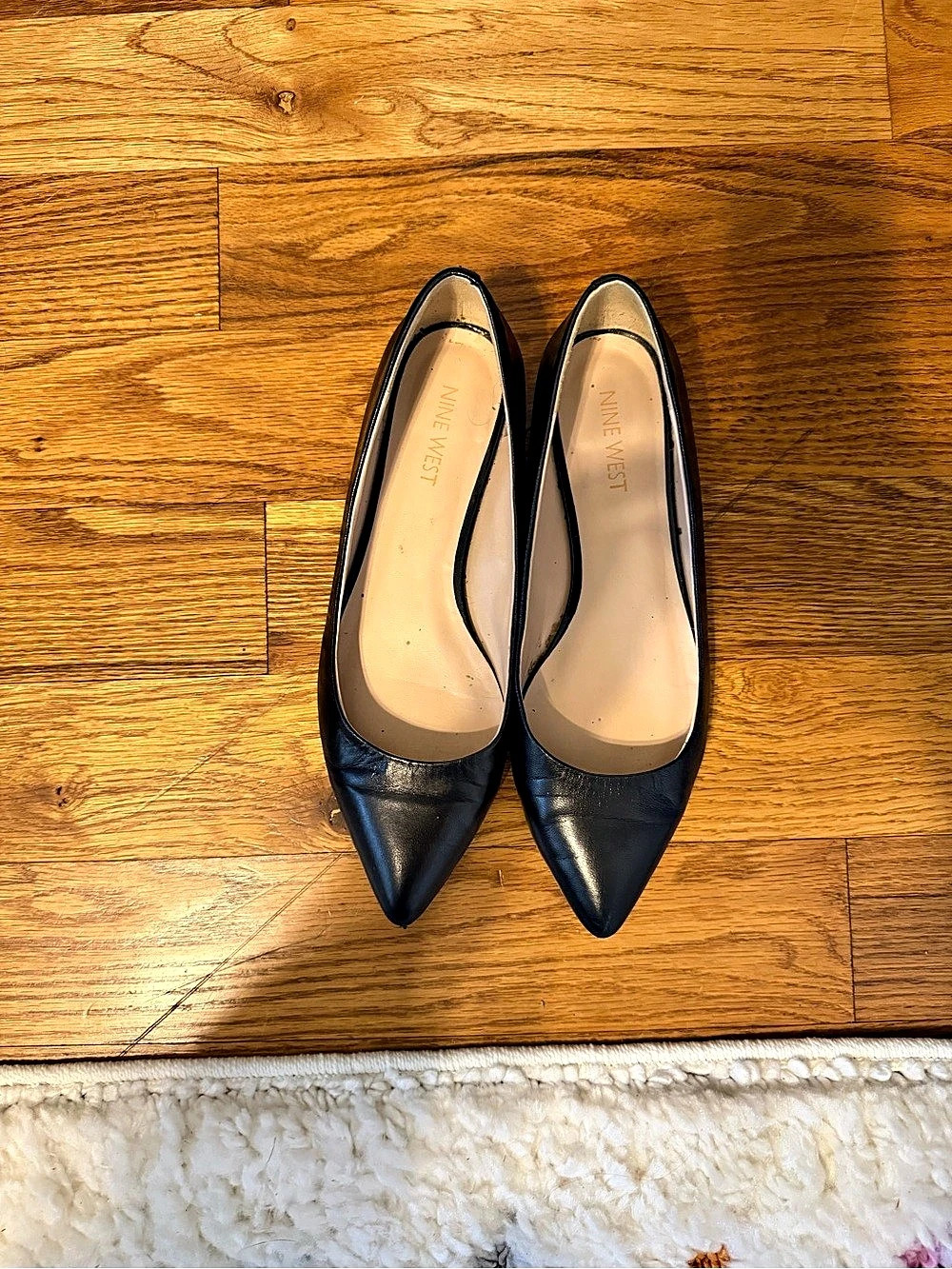 Nine West NWONLEE
Pointed Toe Flat Flats in Black